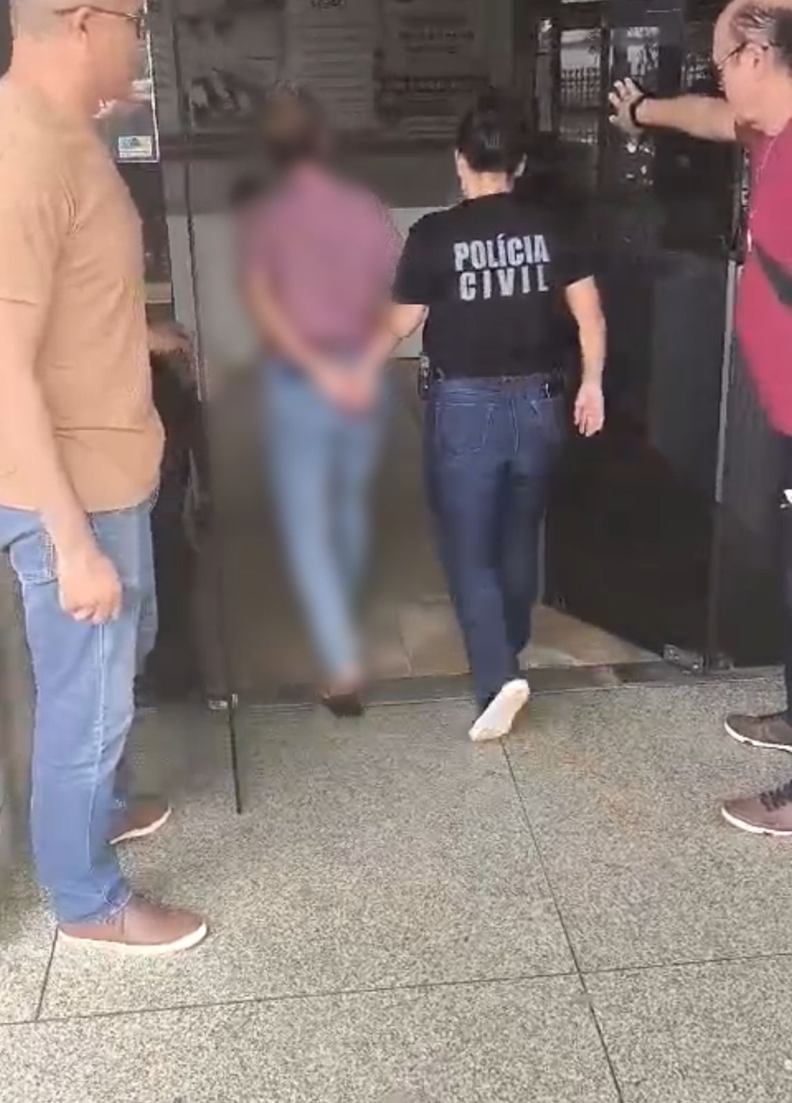EM MACAPÁ, POLÍCIA CIVIL PRENDE MULHER CONDENADA JUDICIALMENTE POR ESTELIONATO E FALSIFICAÇÃO DE DOCUMENTO PÚBLICO